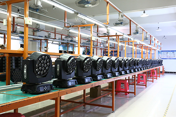 B-Eye K10 19&times;15W LED Zoom Moving Head Washing Light