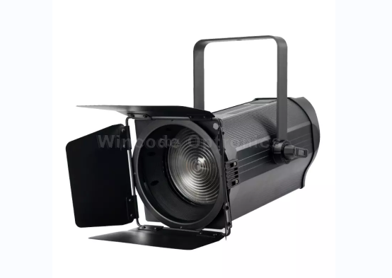 Какова функция светодиодного прожектора Френеля?