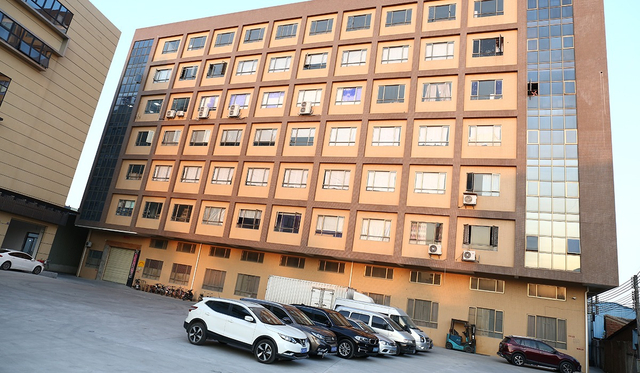 Малошумящая светодиодная лампа Френеля